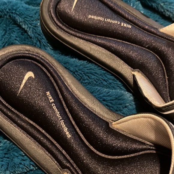 NIKE SLIDES SIZE 7 - Picture 2 of 5